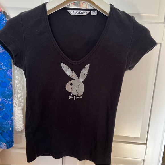 🦊😍PLAYBOY limited collectible V neck Signature 3D cracked Bunny Logo tee - Picture 5 of 11